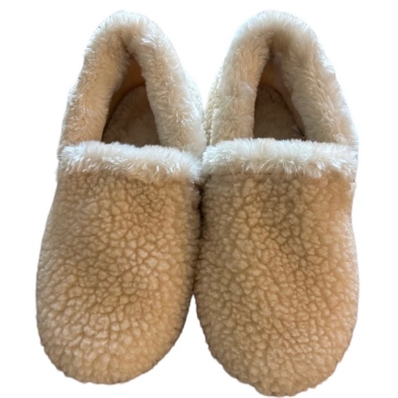 Minnetonka Dina Slippers - Picture 2 of 6